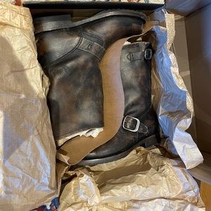 FRYE VERONICA SHORTIES NWT
